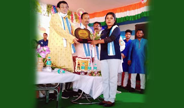 Junie Kayal, receiving Memento from Saumen Mahapatra, minister of Irrigation and Waterways